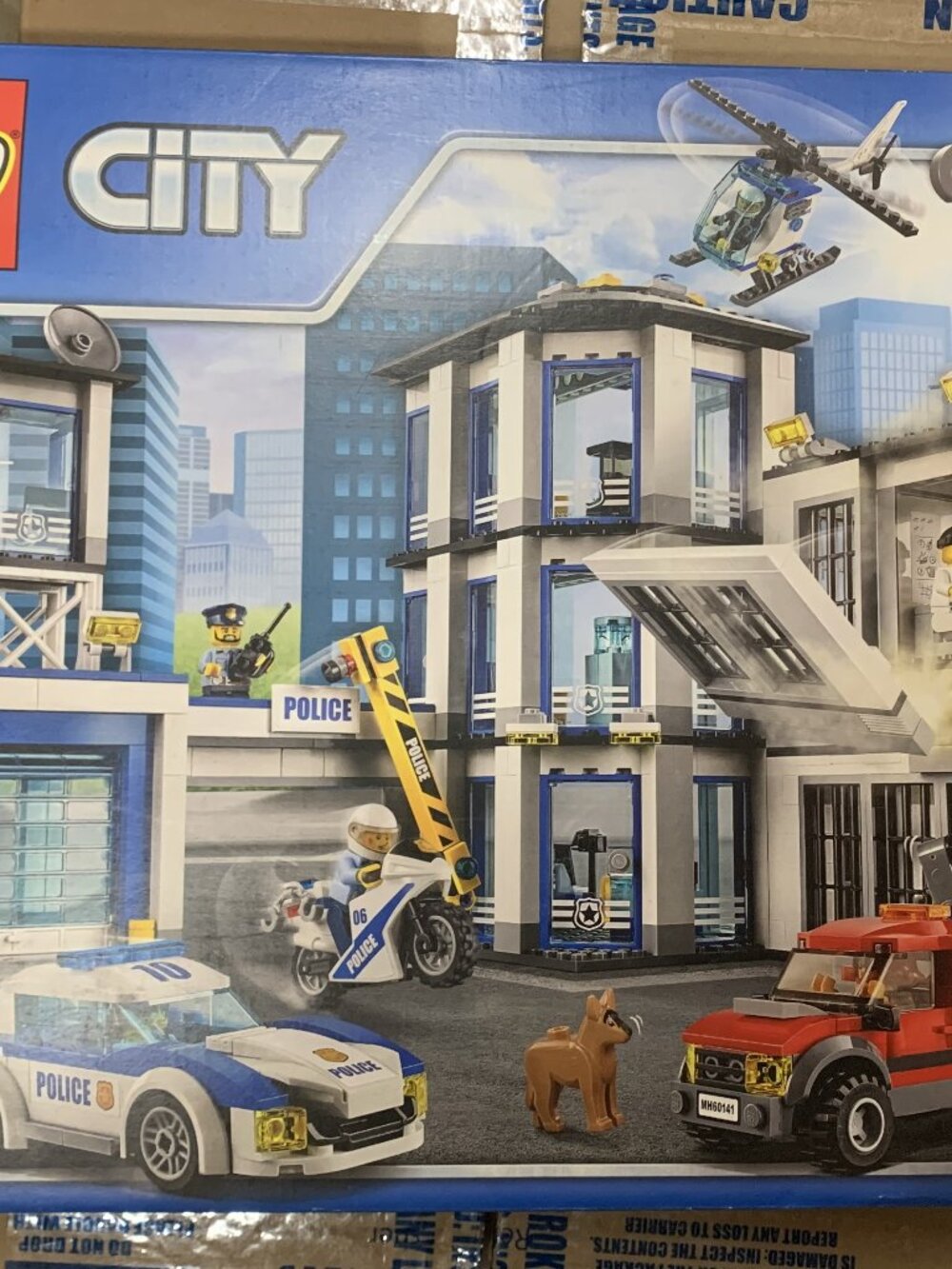 Lego City Police Station Building Toy Set (60141) Retired 2017